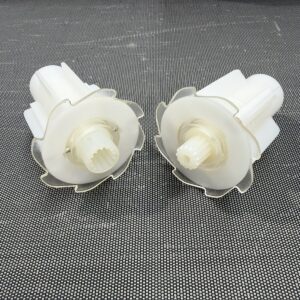 Driven butting parts with gear teeth for linked roller blinds