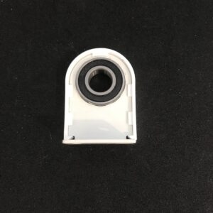 Roller blind centre bracket for butting blinds